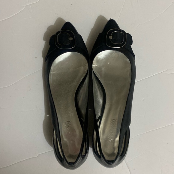 Kenneth Cole Reaction Shoes - Cute Kenneth Cole reaction black patent and regular leather kitten heels